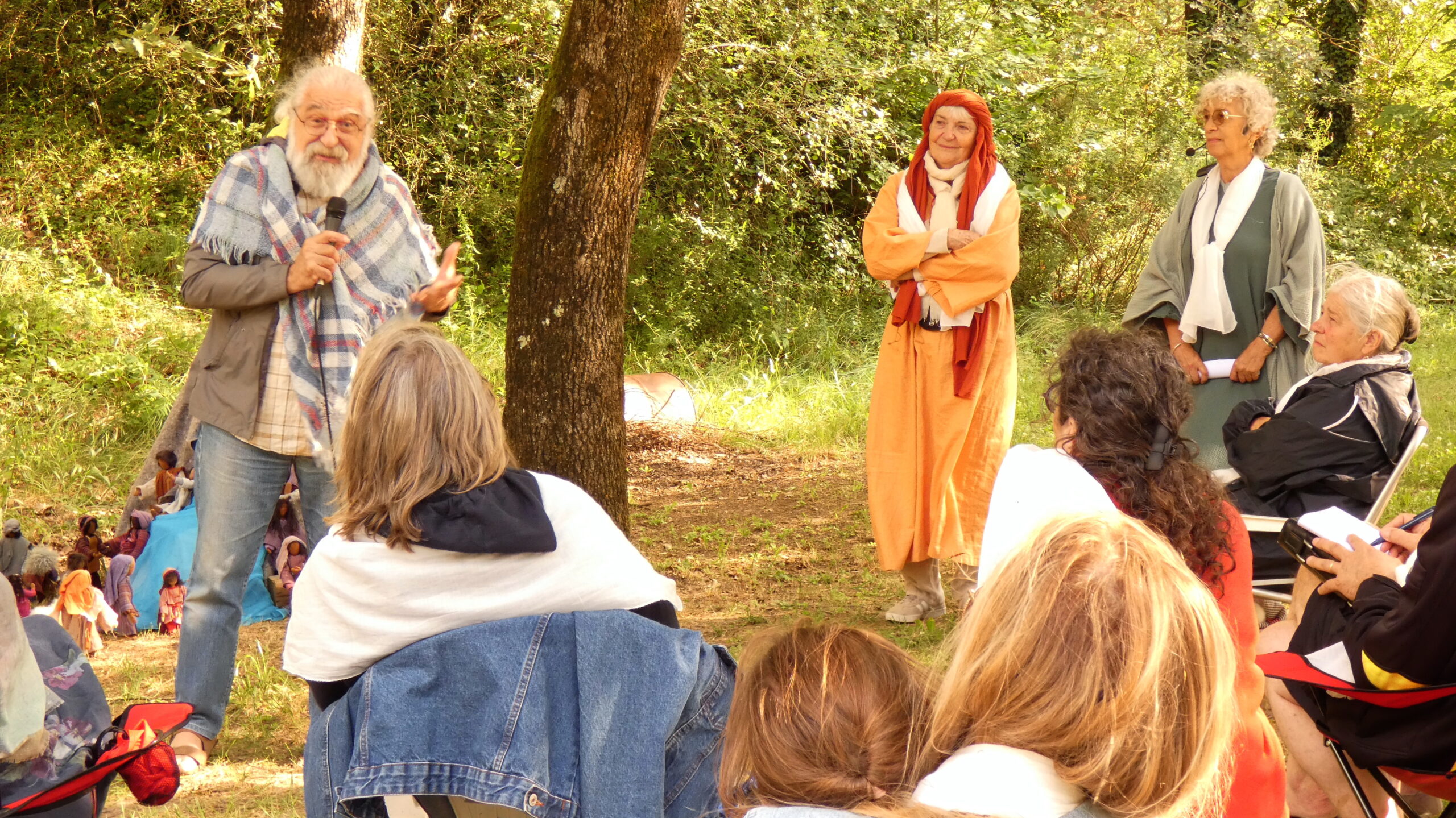 Jacques au micro lors d'un parcours immersif de Tabernacle Expérience